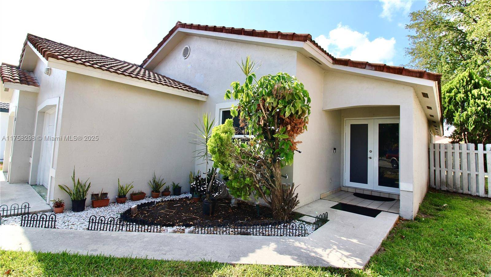 6090 NW 179th Ter, Hialeah, FL 33015
