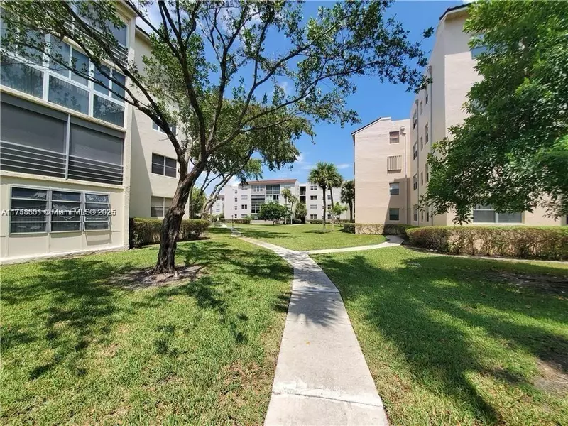 2821 Somerset Dr #209, Lauderdale Lakes, FL 33311