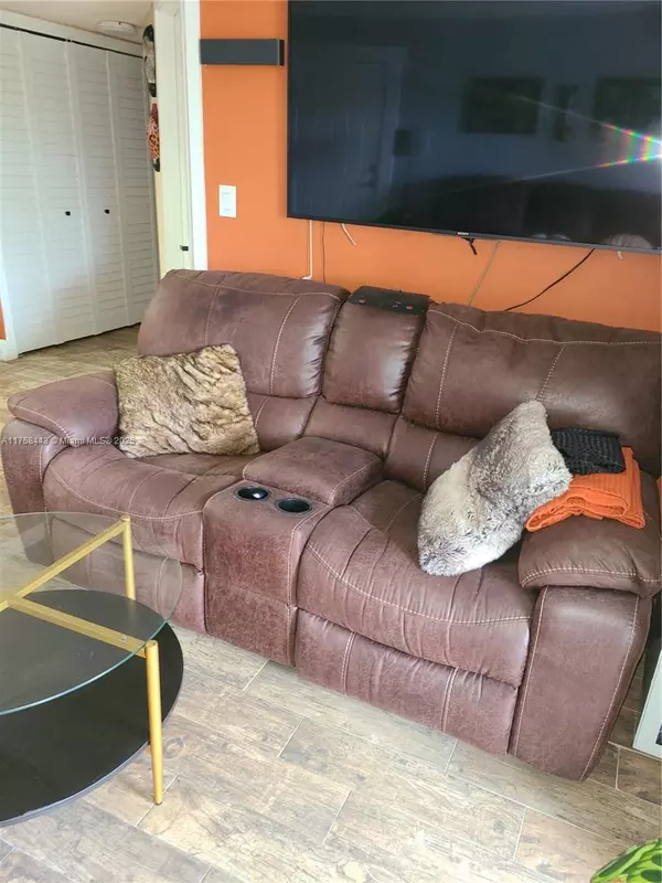 Pembroke Pines, FL 33025,301 Palm Way #307