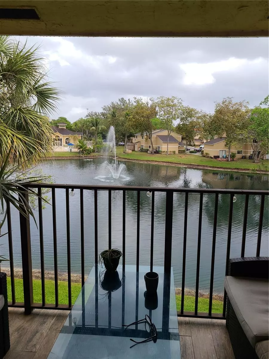 Pembroke Pines, FL 33025,301 Palm Way #307