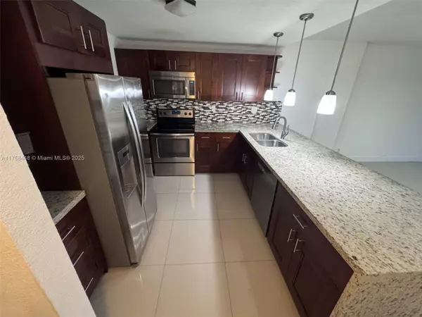 Miami, FL 33156,9143 SW 77th Ave #B208
