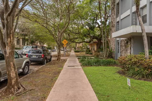 Coral Gables, FL 33134,820 Salzedo St #303