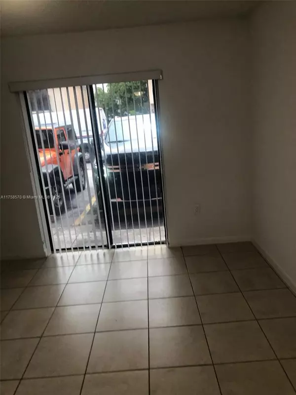 Miami, FL 33126,7987 NW 7th st #D7