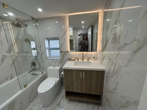 Miami Beach, FL 33140,3605 Indian Creek Dr #201