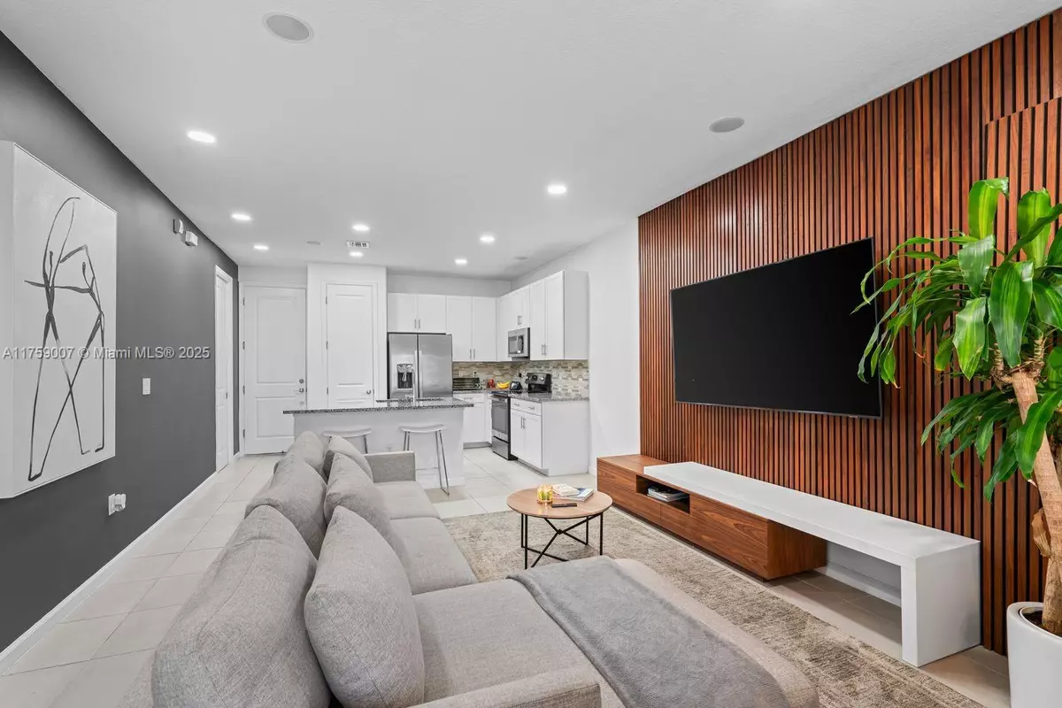 Fort Lauderdale, FL 33311,2156 NW 6th St #2156