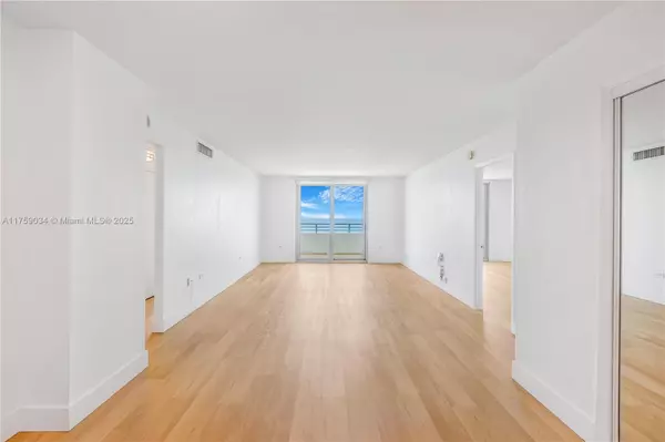 Miami Beach, FL 33140,5555 Collins Ave #16K
