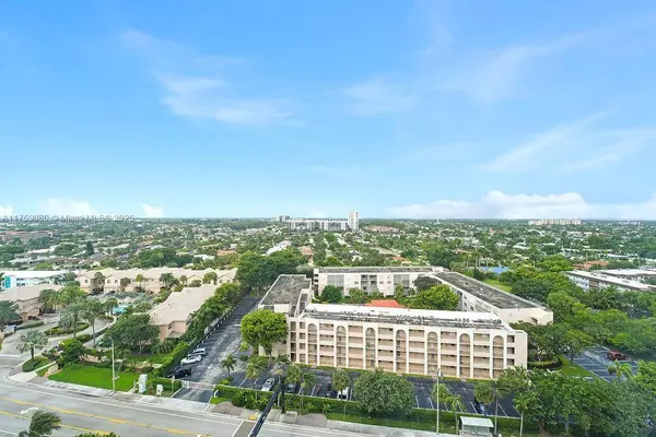 Lauderdale By The Sea, FL 33062,1541 S Ocean Blvd #318
