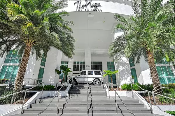 950 Brickell Bay Dr #3605, Miami, FL 33131