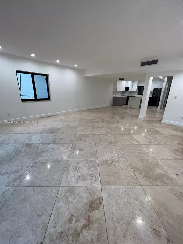 Miami, FL 33173,9008 SW 62nd Ter #7-A