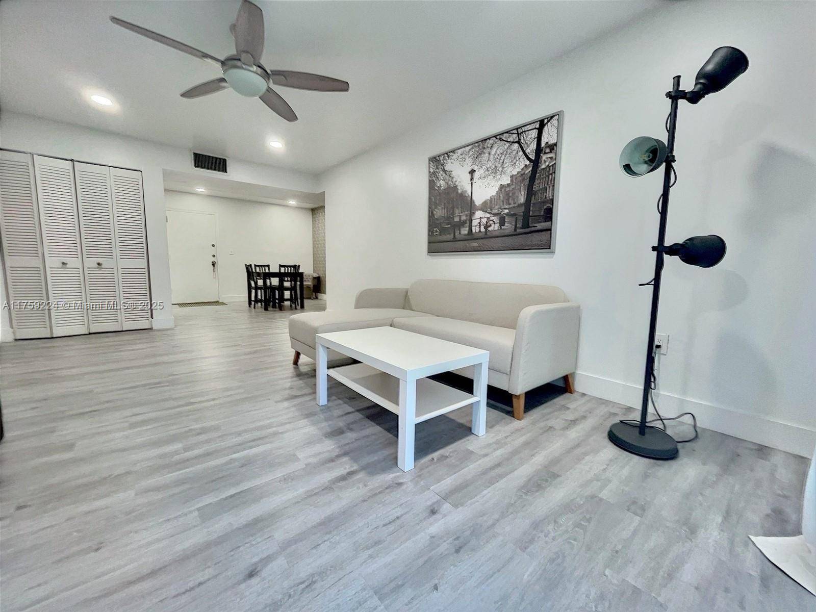 Plantation, FL 33313,7100 NW 17th St #111