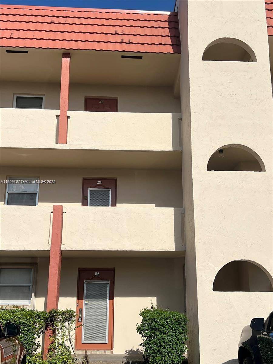 Sunrise, FL 33322,8020 N Sunrise Lakes Dr #108