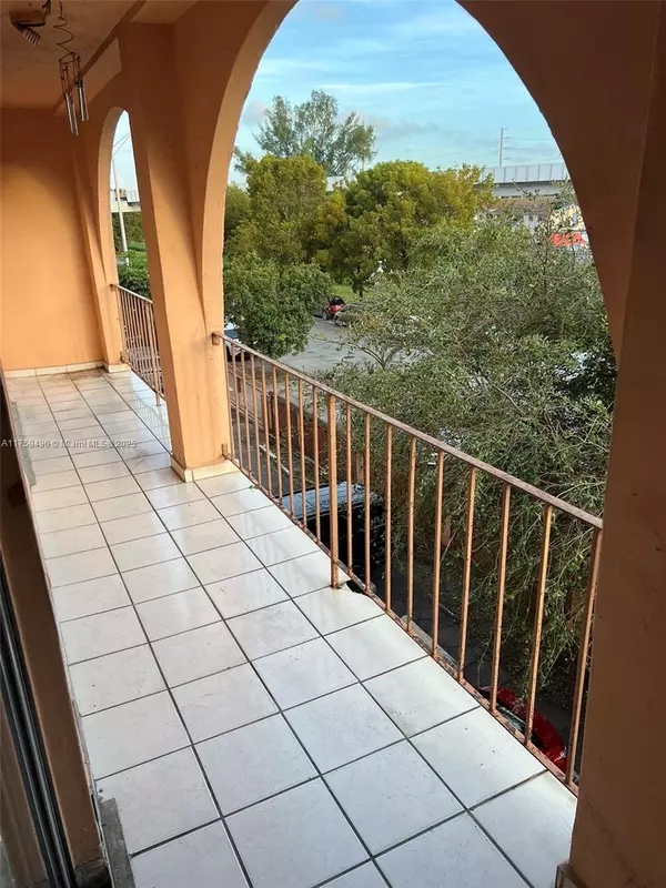 Hialeah, FL 33013,440 E 23 #1204