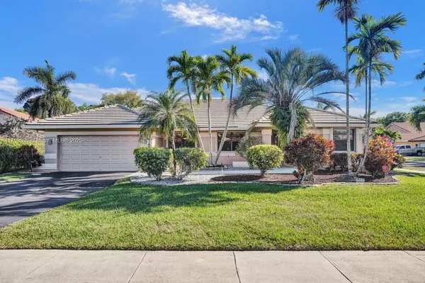 1930 W Oak Knoll Cir, Davie, FL 33324