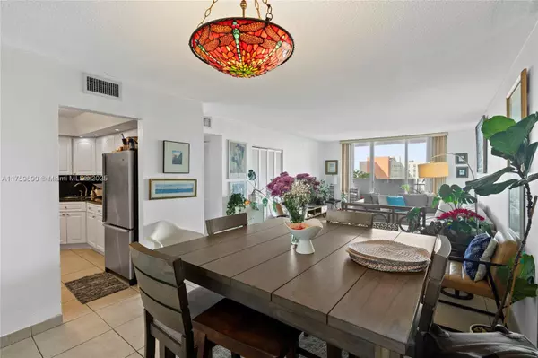 Aventura, FL 33160,2780 NE 183rd St #807