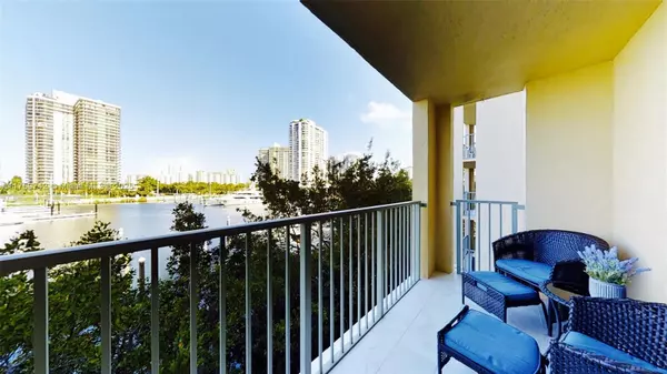 Aventura, FL 33180,19877 E Country Club Dr #3-304