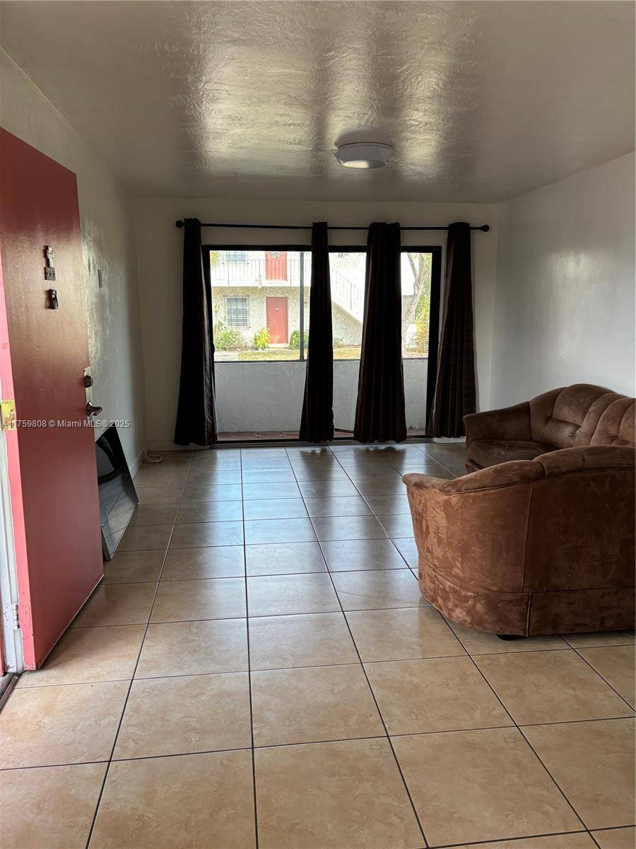 8701 SW 141st St #M3, Palmetto Bay, FL 33176