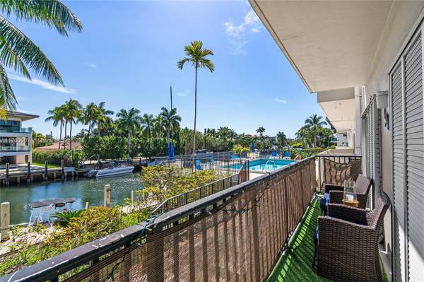 6815 Edgewater Dr #104, Coral Gables, FL 33133