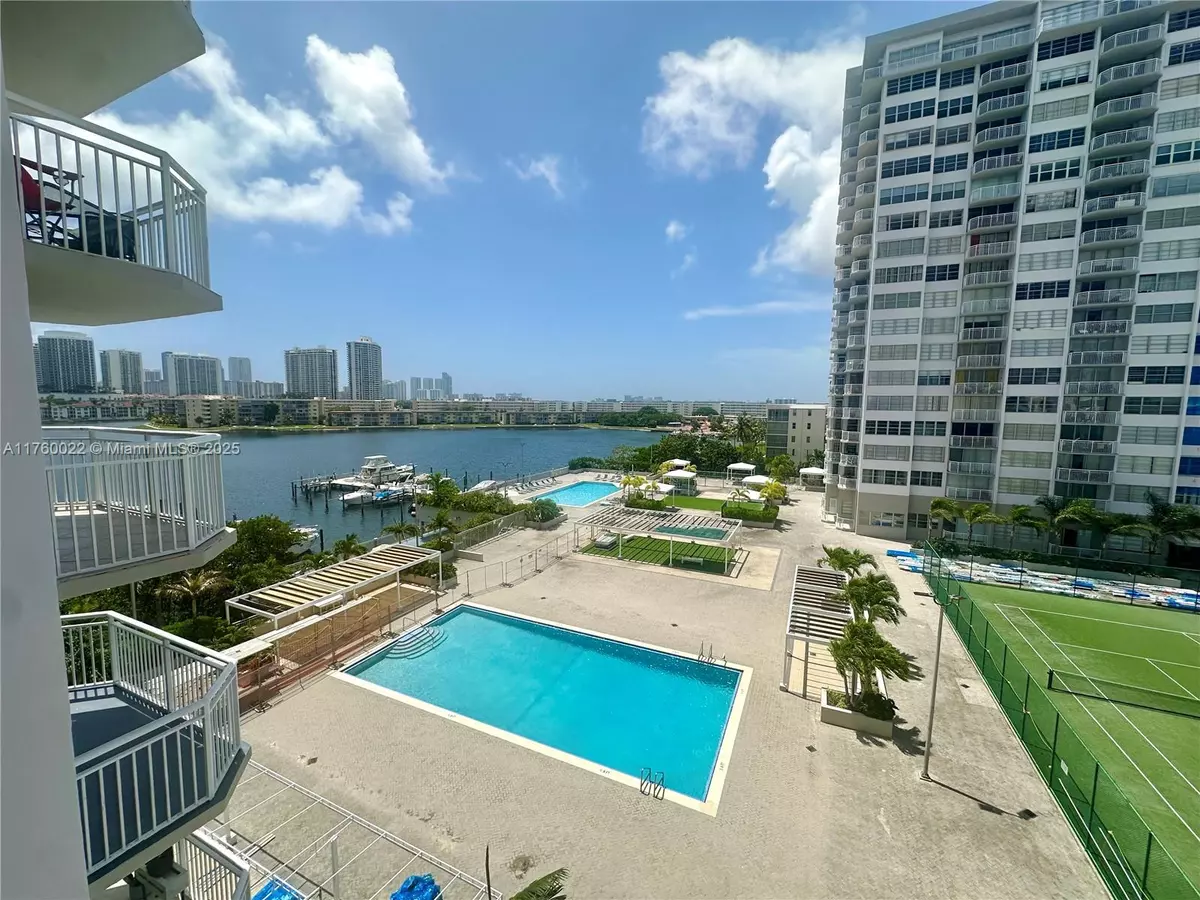 Aventura, FL 33160,18071 Biscayne Blvd #604