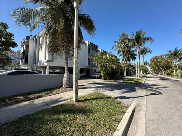 North Miami Beach, FL 33160,3582 NE 171st Street #301