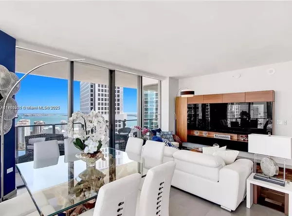 68 SE 6th St #3111, Miami, FL 33131