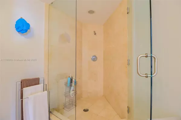 Miami Beach, FL 33141,6365 Collins Ave #1903