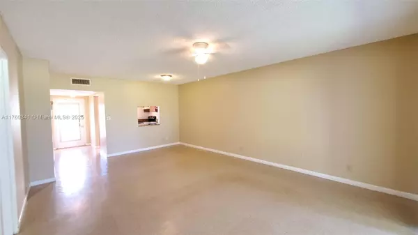Margate, FL 33063,1050 Country Club Dr #202