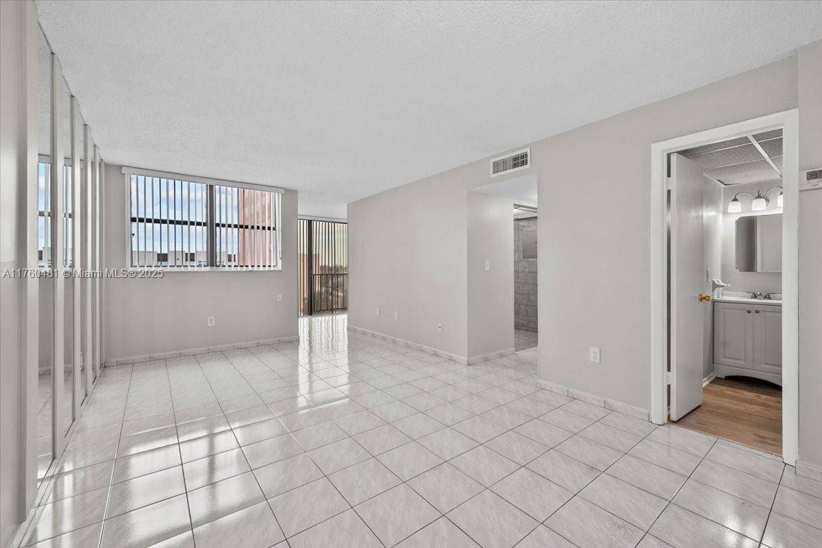 Miami, FL 33174,9440 W Flagler St #414