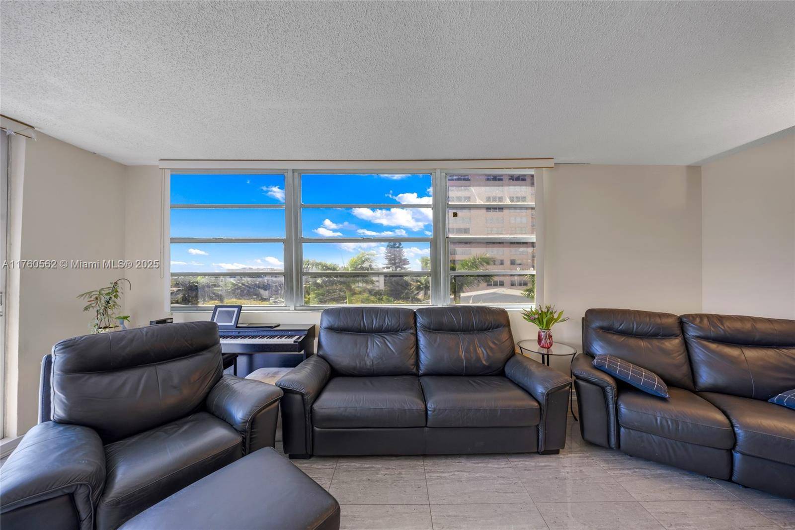 Hallandale Beach, FL 33009,3113 S Ocean Dr #506