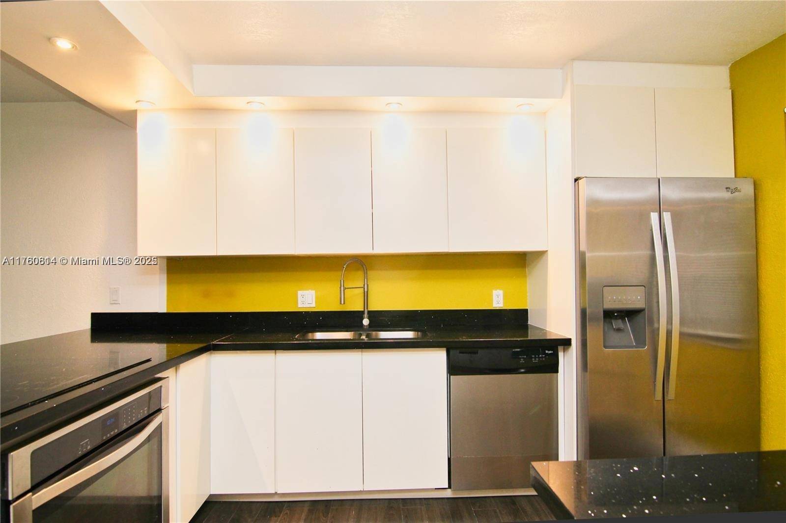 290 Racquet Club Rd #102, Weston, FL 33326