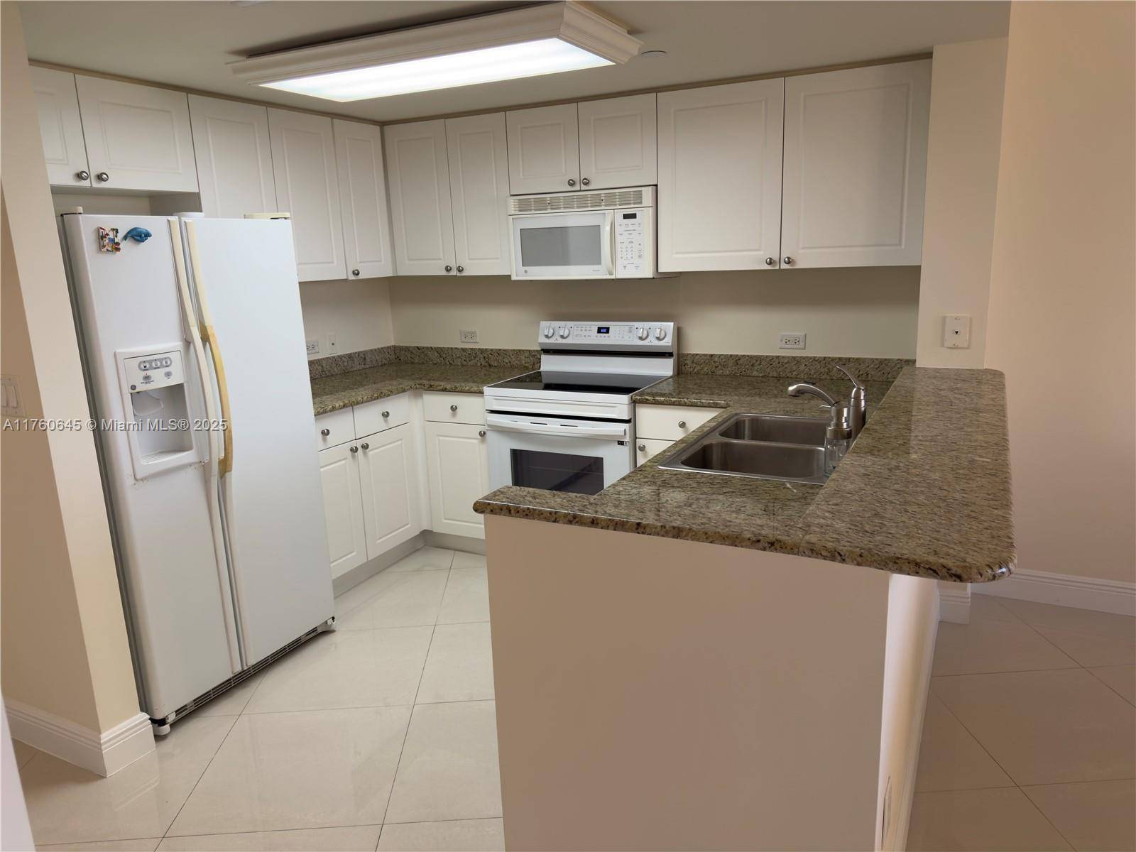 Aventura, FL 33180,19501 W Country Club Dr #911
