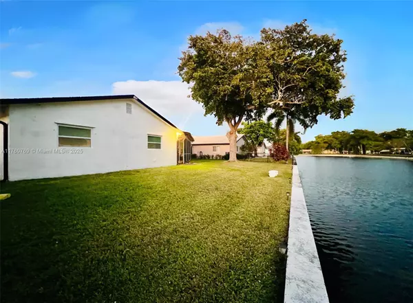 Tamarac, FL 33321,9602 NW 66th St