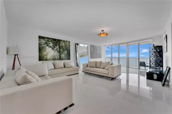 Sunny Isles Beach, FL 33160,17201 Collins Ave #3708