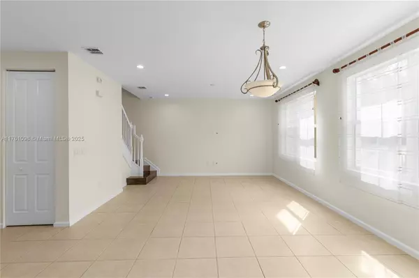 Sunrise, FL 33323,12420 NW 33rd St
