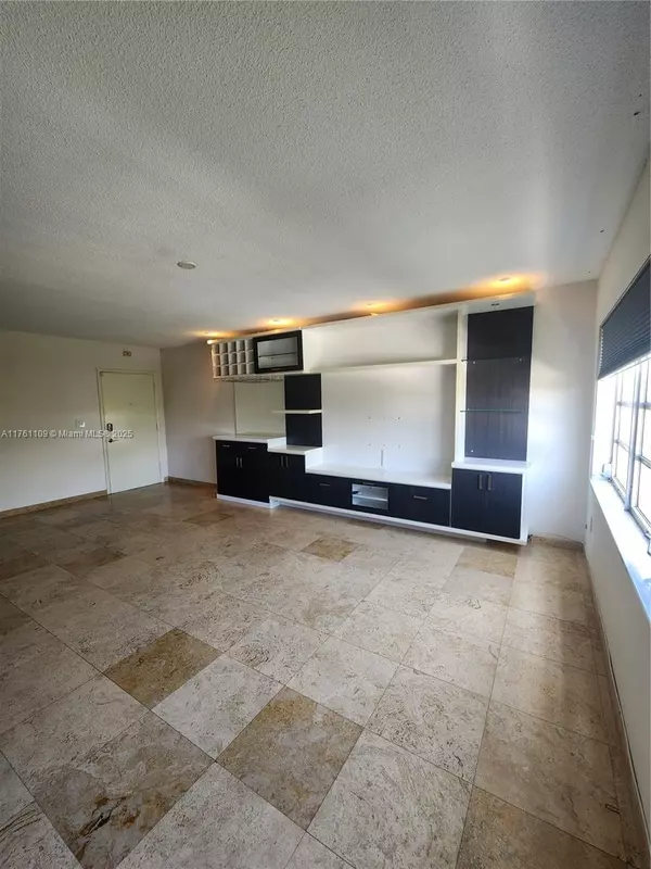 Bay Harbor Islands, FL 33154,1020 94th St #402