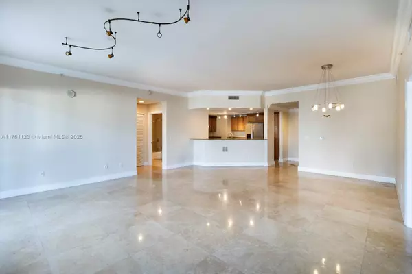 Miami, FL 33143,8390 SW 72nd Ave #609