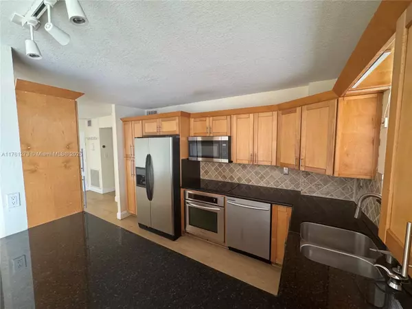 Hallandale Beach, FL 33009,137 Golden Isles Dr #1610