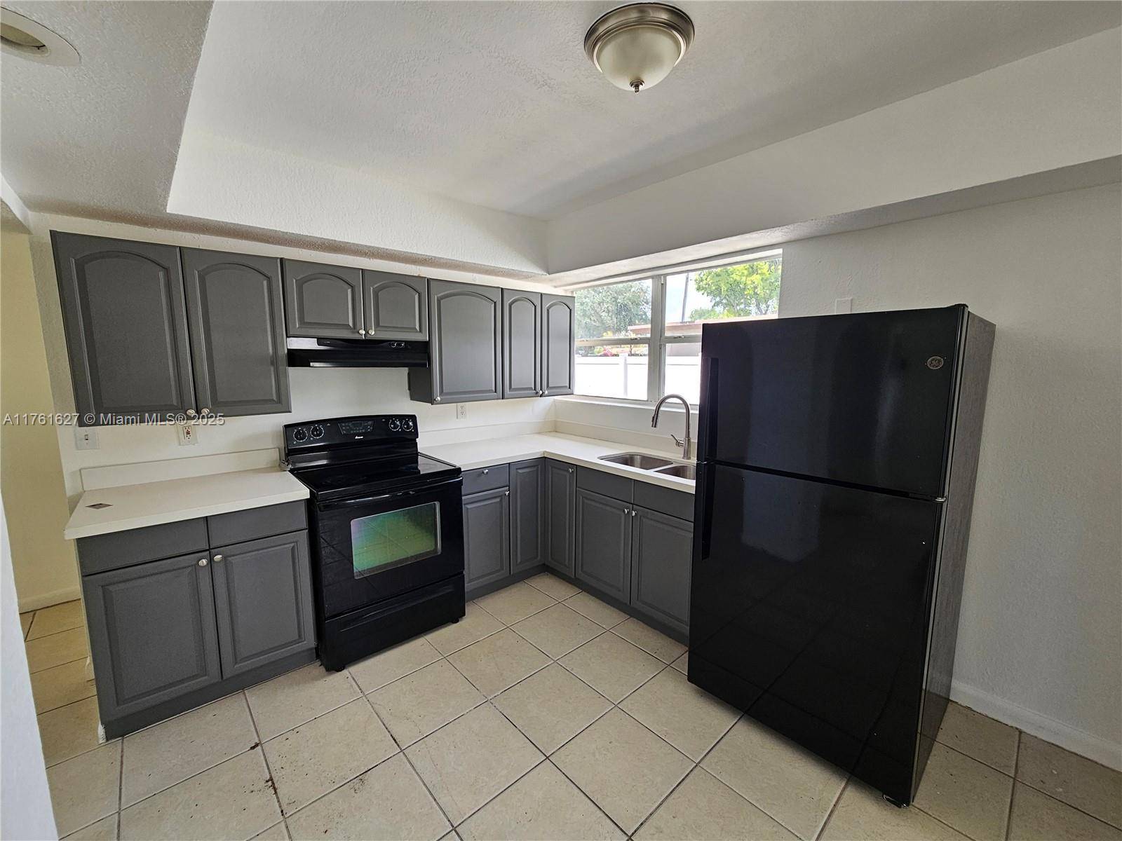 Hollywood, FL 33021,5621 Cleveland St
