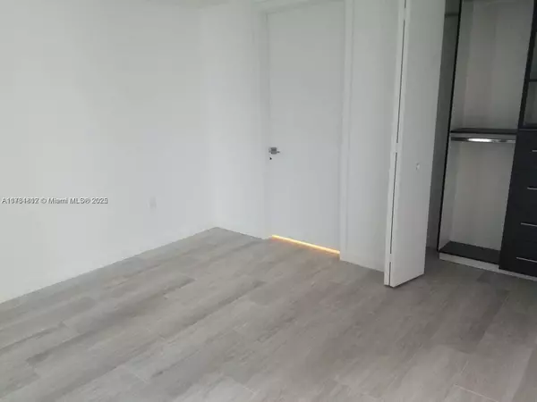 Miami, FL 33130,55 SW 9th St #1107