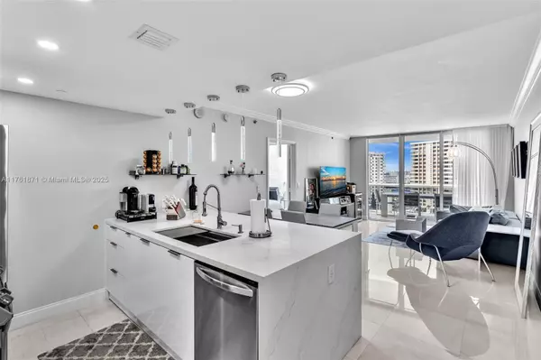 Hallandale Beach, FL 33009,1800 S Ocean Dr #906