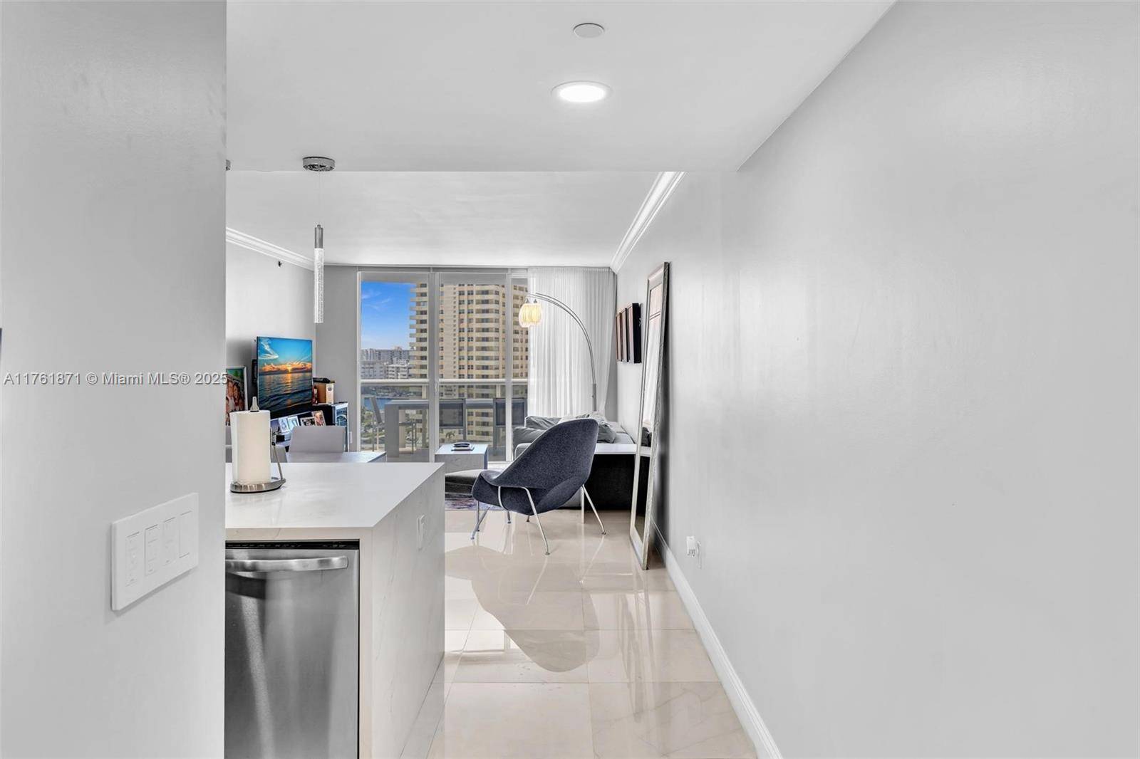 Hallandale Beach, FL 33009,1800 S Ocean Dr #906