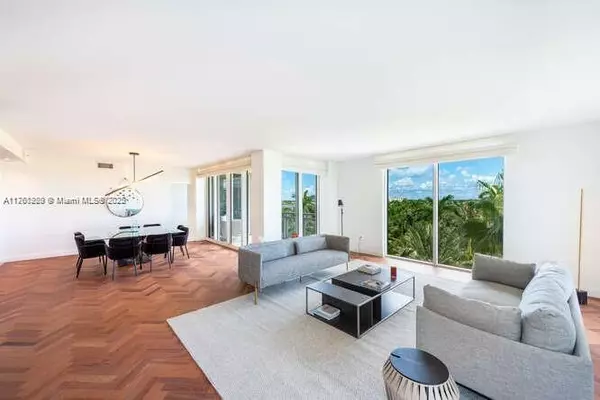 Key Biscayne, FL 33149,445 Grand Bay Dr #602