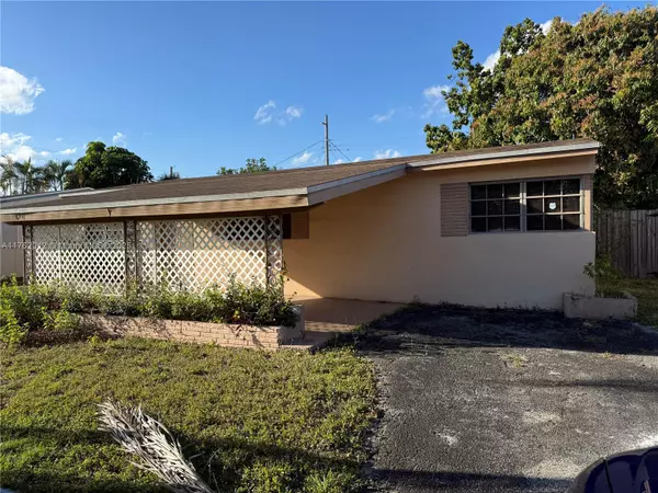 6751 Meade St, Hollywood, FL 33024
