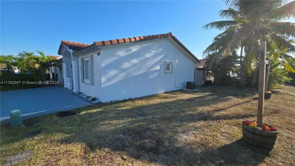 Hialeah, FL 33015,17227 NW 74th Path