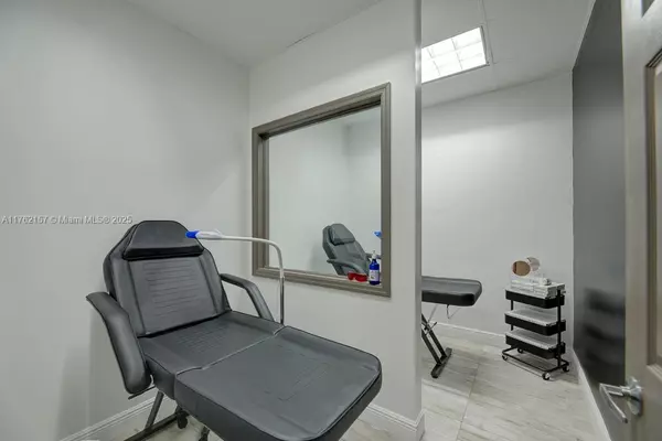 ,, FL 33134,Suites For Lash & Facial Technicians On Miracle Mile