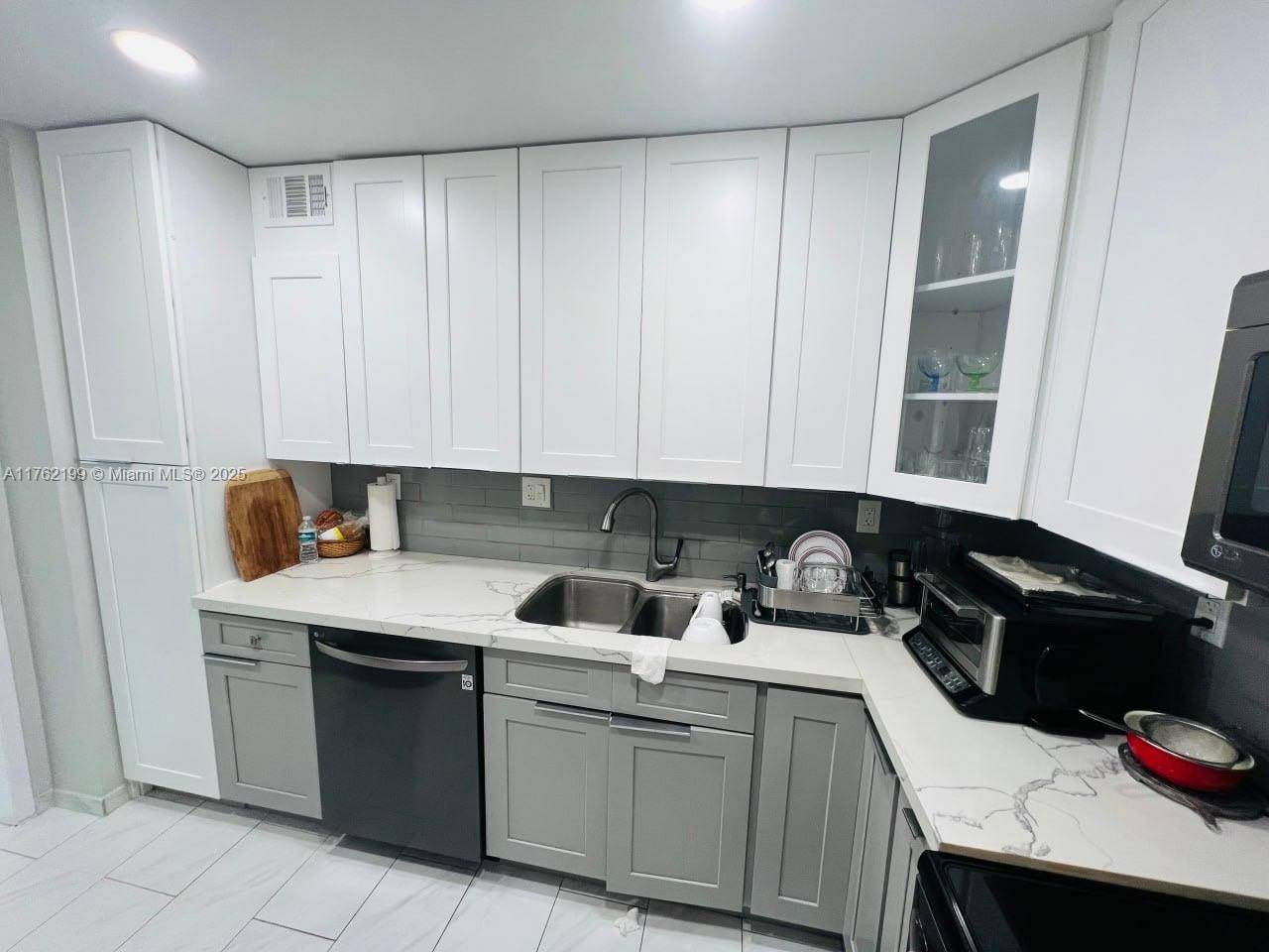 400 Kings Point Dr #1504, Sunny Isles Beach, FL 33160