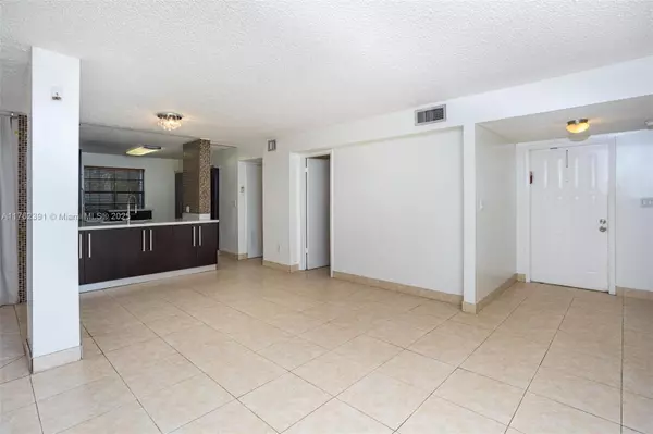 Aventura, FL 33180,3553 Magellan Cir #311-1