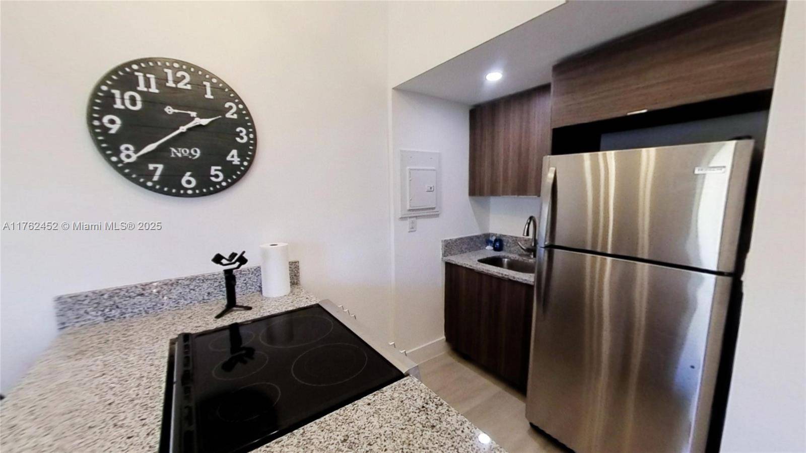 Miami, FL 33130,840 SW 7th St #852