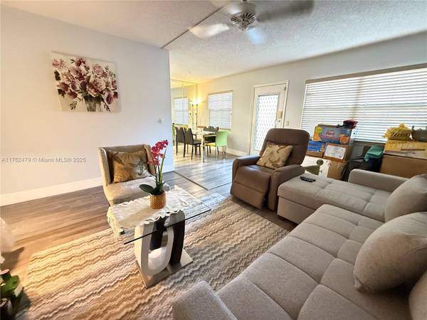 850 SW 133rd Ter #213B, Pembroke Pines, FL 33027