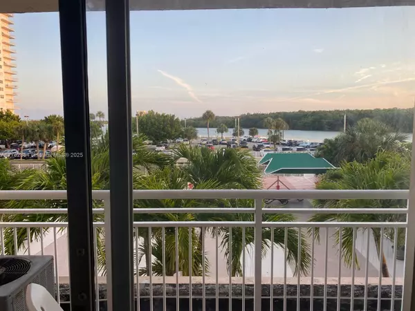 Sunny Isles Beach, FL 33160,400 Kings Point Dr #209
