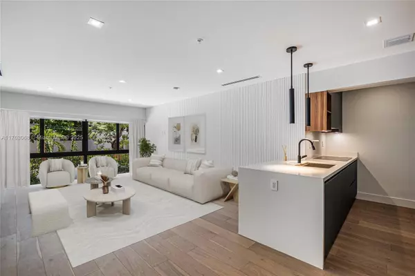 Key Biscayne, FL 33149,204 Sunrise Dr #204D